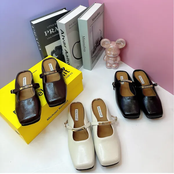 Khám phá Giày sục nữ TGG A187-7 da mềm đính charm màu đen size 35