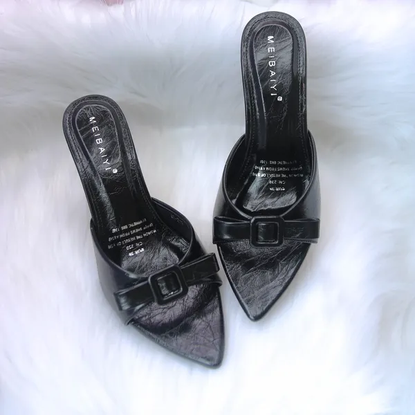 Khám phá Dép Cao Gót Nữ TGG 215 Màu Đen Da Nhám Đính Nơ Size 35