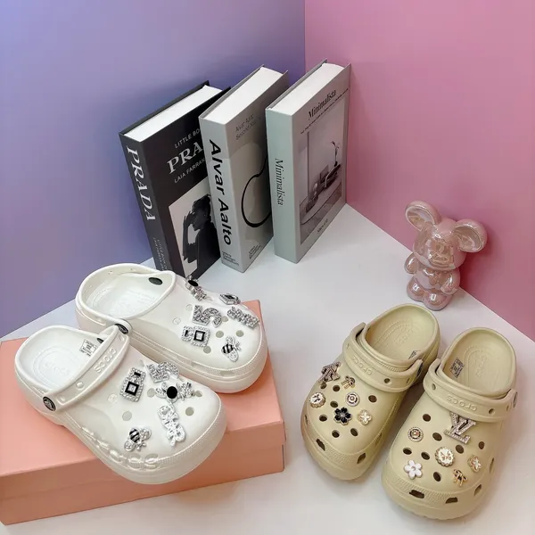 Khám phá Dép Crocs Nữ TGG 2008 Màu Trắng Đính Sticker Lấp Lánh Size 36