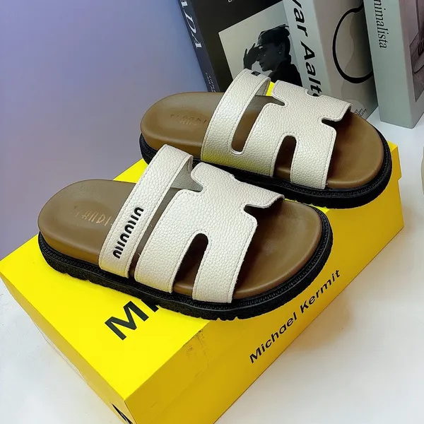Khám phá Dép Nữ TGG 716-661 Màu Be Quai Da Sần Chữ MinMin Size 35