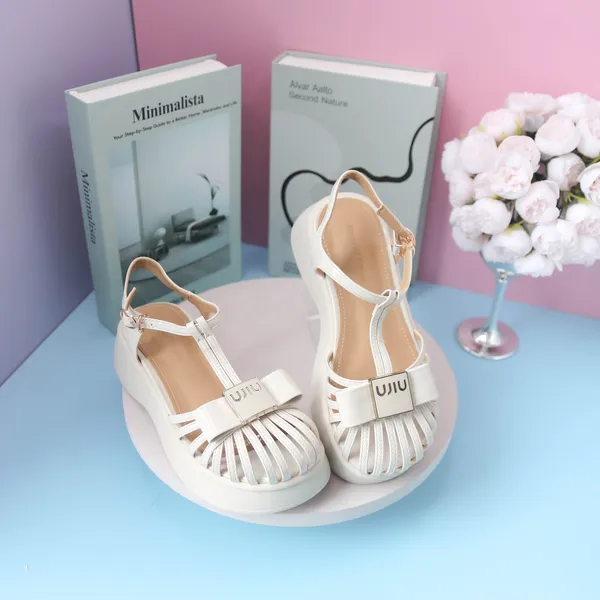 Khám phá Dép Sandal Nữ TGG 2025-17 Màu Kem Da Bóng Size 35