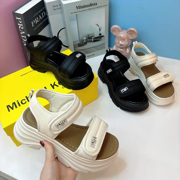 Khám phá Dép Sandal Nữ TGG F603 Màu Trắng Da Mềm Chữ Min Size 35