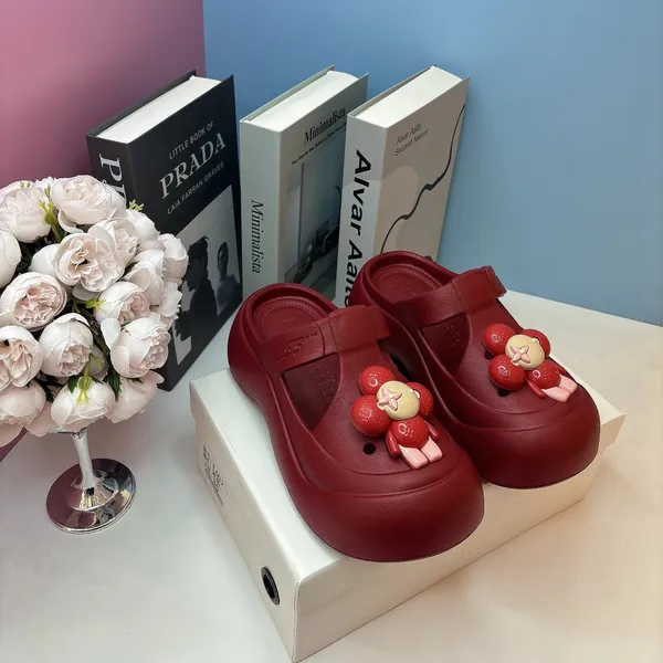 Khám phá Dép Sục Nữ TGG 2014 Màu Đỏ Sticker Hoa Size 39-40