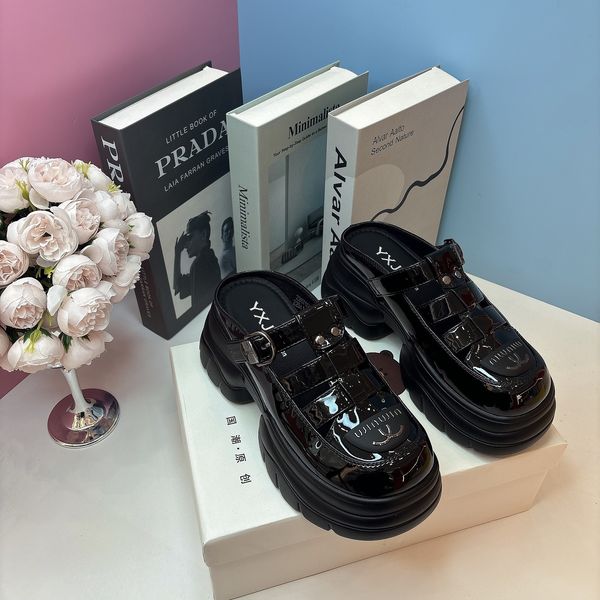 Khám phá Giày Sục Nữ TGG 2236702 Màu Đen Bóng Size 35