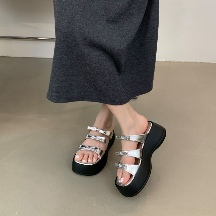 Dép Quai Ngang Nữ TGG D680-16 Màu Bạc Da Trơn Size 36