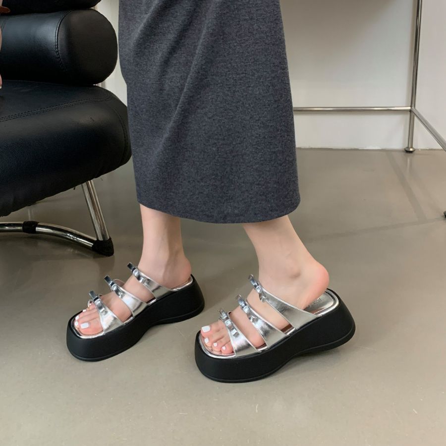 Dép Quai Ngang Nữ TGG D680-16 Màu Bạc Da Trơn Size 36