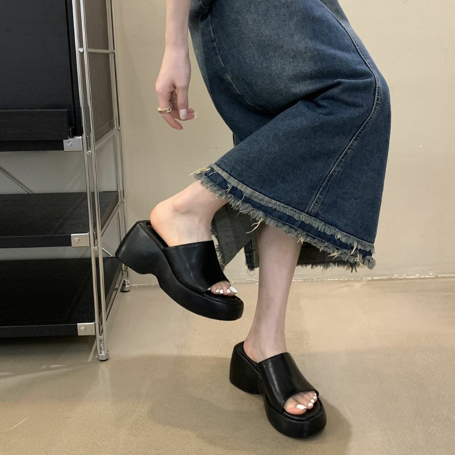 Dép Quai Ngang Nữ TGG SW9966 Màu Đen Da Mềm Size 37