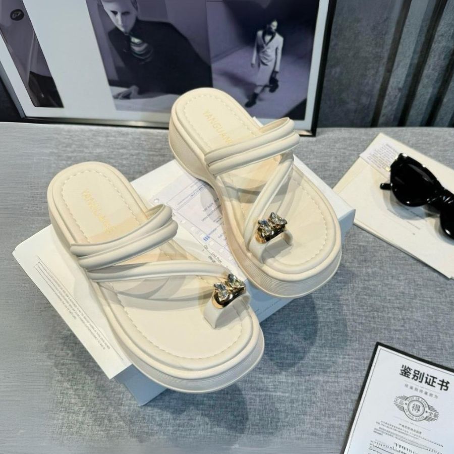 Dép Xỏ Ngón Nữ TGG A-6819 Màu Trắng Da Mềm Size 36