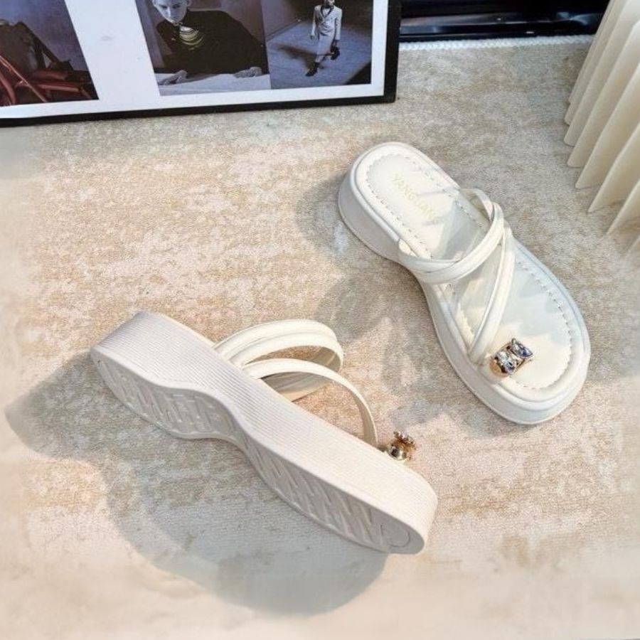 Dép Xỏ Ngón Nữ TGG A-6819 Màu Trắng Da Mềm Size 36