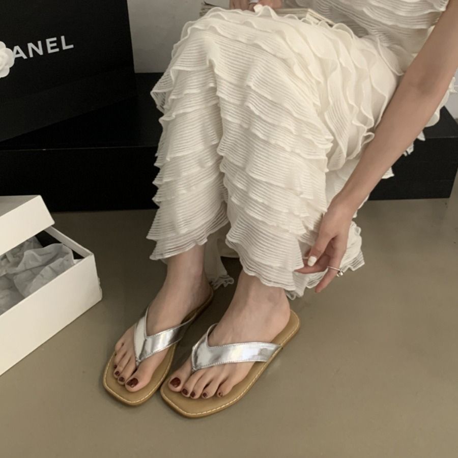 Dép Xỏ Ngón Nữ TGG A220-5 Màu Bạc Da Mềm Size 39
