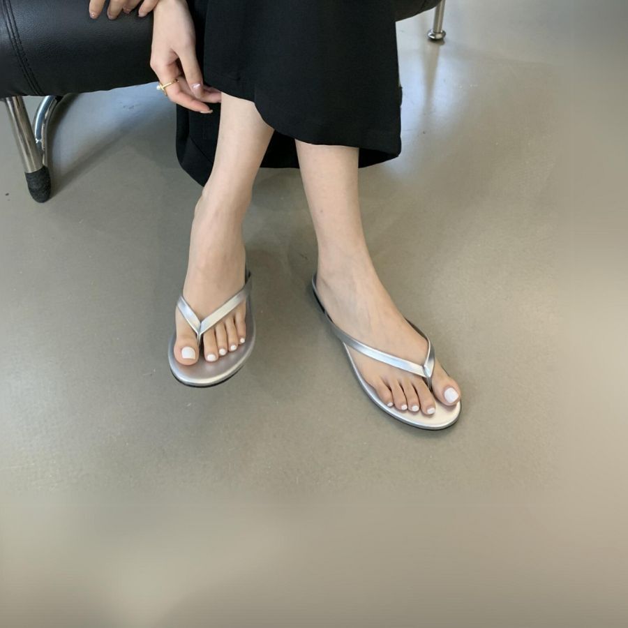 Dép Xỏ Ngón Nữ TGG J3008 Màu Đen Da Trơn Size 39