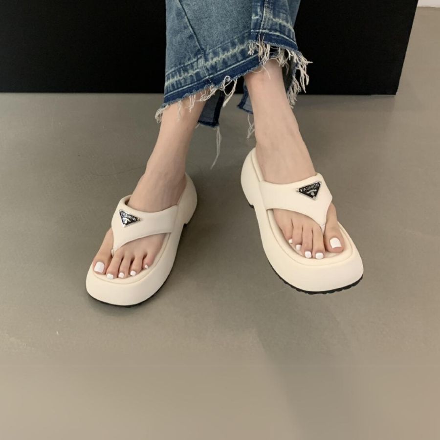Dép Xỏ Ngón Nữ TGG R378-9 Màu Bạc Da Mềm Size 35