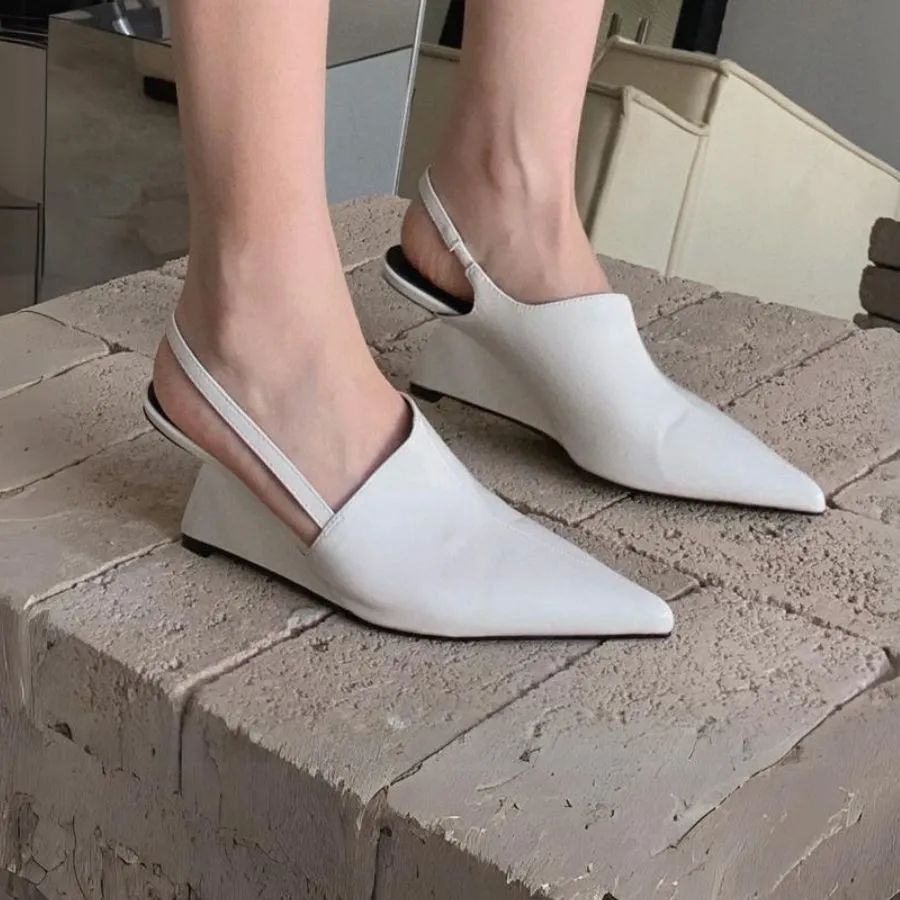 Giày Hở Gót Nữ TGG ST66-16 Màu Đen Da Trơn Size 39