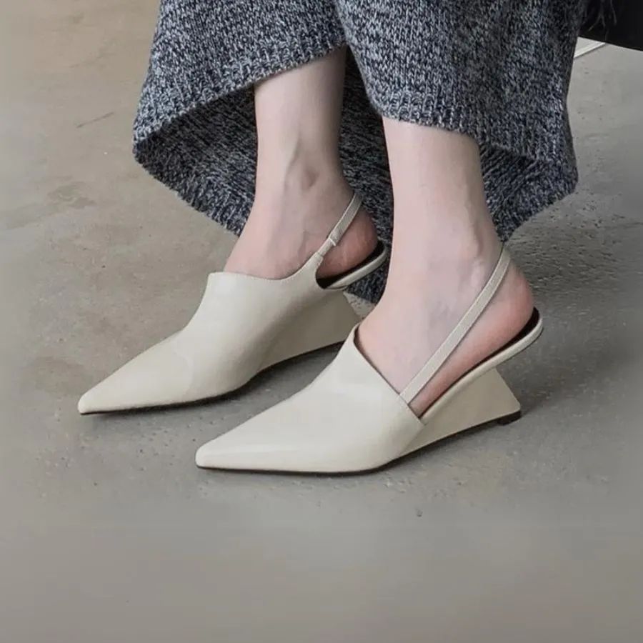 Giày Hở Gót Nữ TGG ST66-16 Màu Đen Da Trơn Size 39