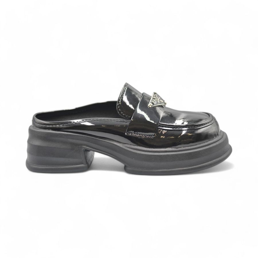 Giày Sục Nữ TGG 5523 Da Bóng Màu Đen Size 36
