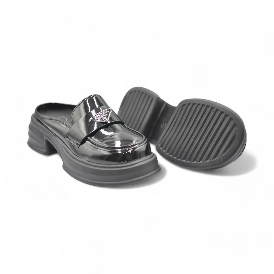 Giày Sục Nữ TGG 5523 Da Bóng Màu Đen Size 36