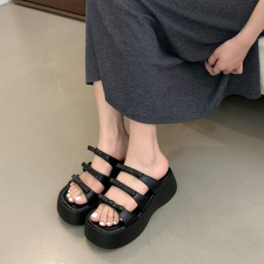 Dép Quai Ngang Nữ TGG D680-16 Màu Đen Da Trơn Size 36
