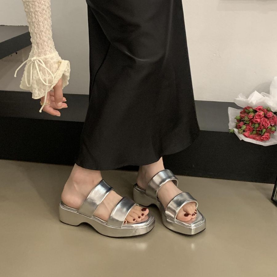 Dép Quai Ngang Nữ TGG UN8989-2 Màu Bạc Da Mềm Size 36