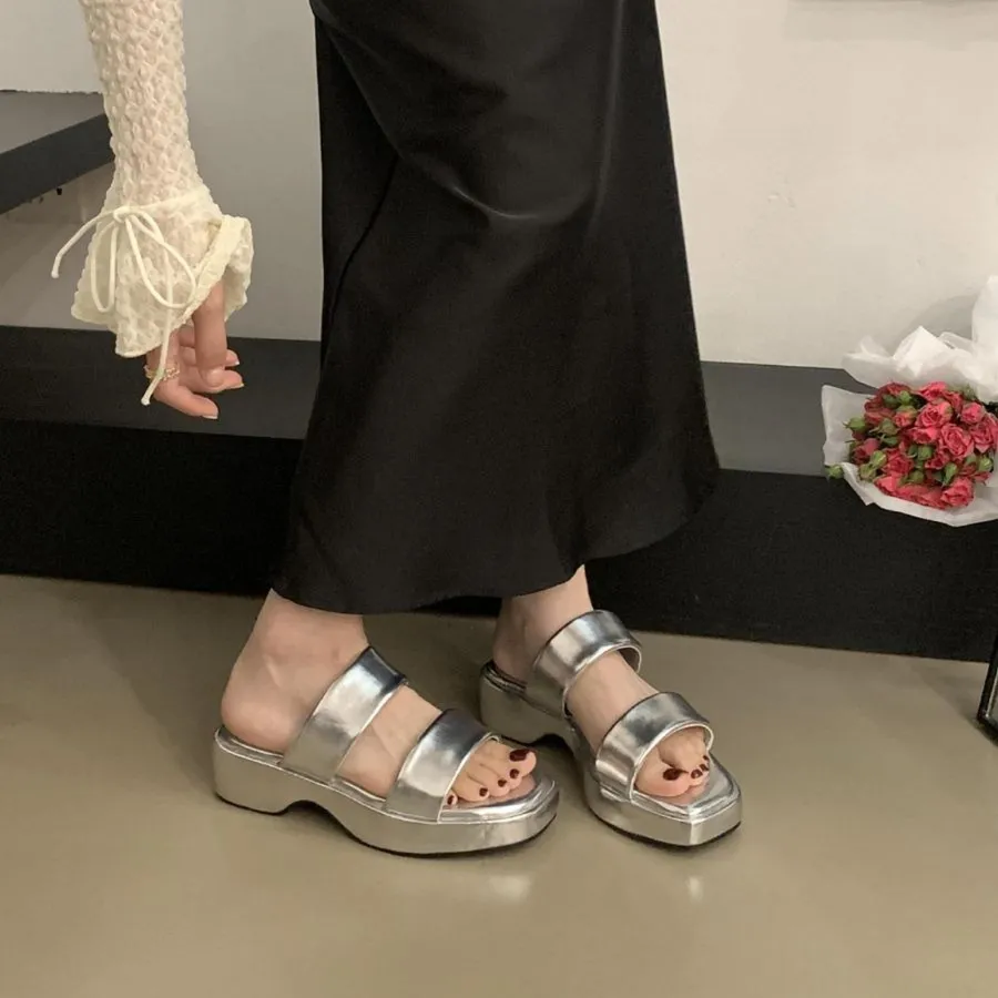 Dép Quai Ngang Nữ TGG UN8989-2 Màu Bạc Da Mềm Size 38