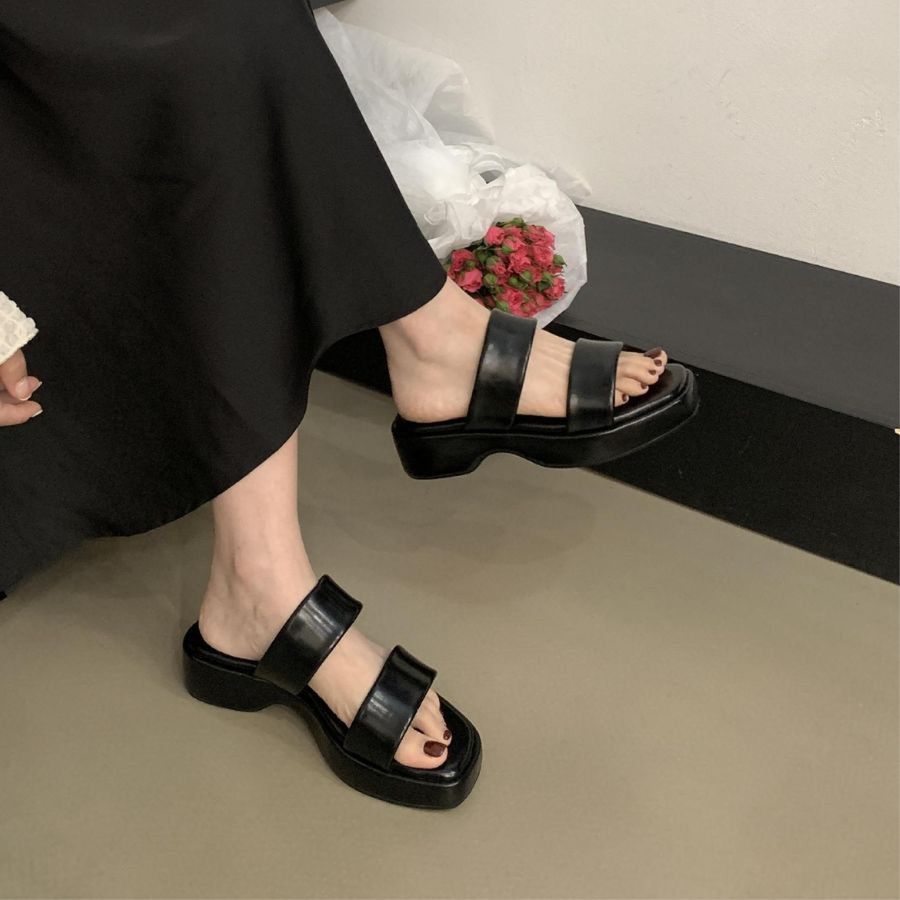 Dép Quai Ngang Nữ TGG UN8989-2 Màu Đen Da Mềm Size 35