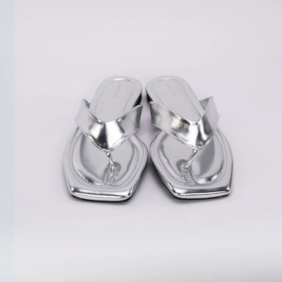 Dép Xỏ Ngón Nữ TGG A321-1 Màu Bạc Da Bóng Size 38