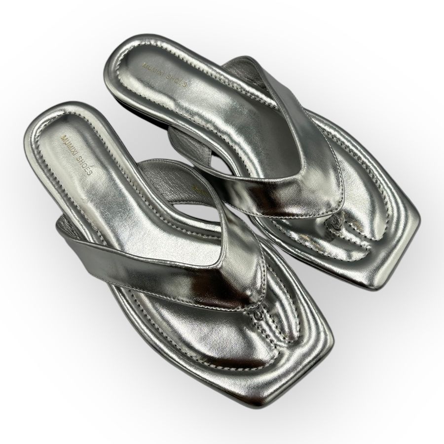 Dép Xỏ Ngón Nữ TGG A321-1 Màu Bạc Da Bóng Size 38