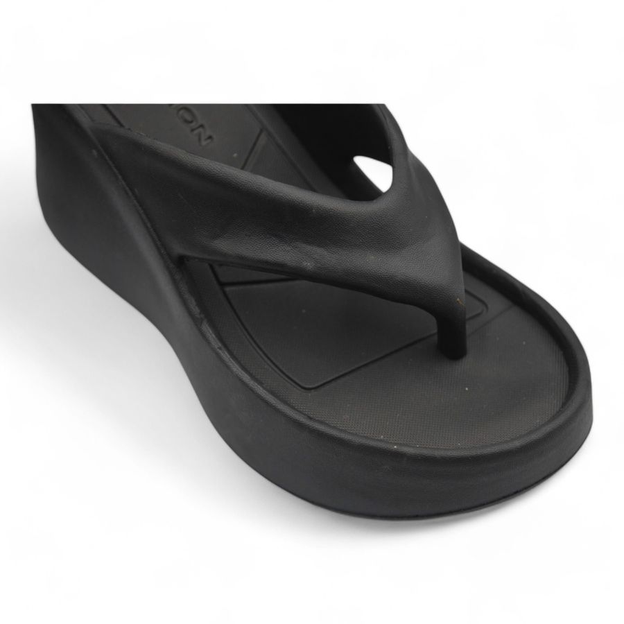 Dép Xỏ Ngón Nữ TGG G1017 Màu Đen Da Mềm Size 35 