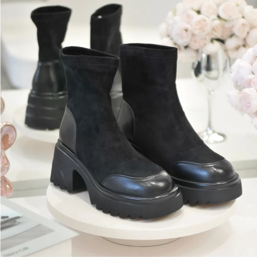 Giày Boots Cổ Thấp Nữ TGG 980-1 Màu Đen Da Lộn Size 36