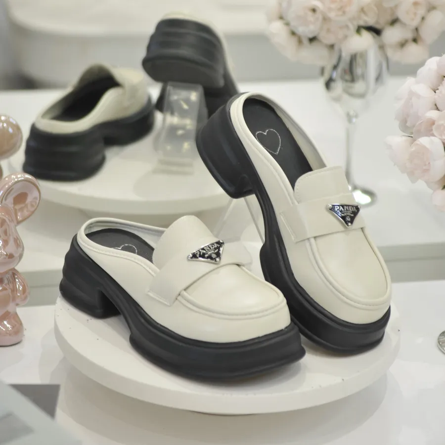 Giày Sục Nữ TGG 5523 Màu Trắng Da Lì Size 36
