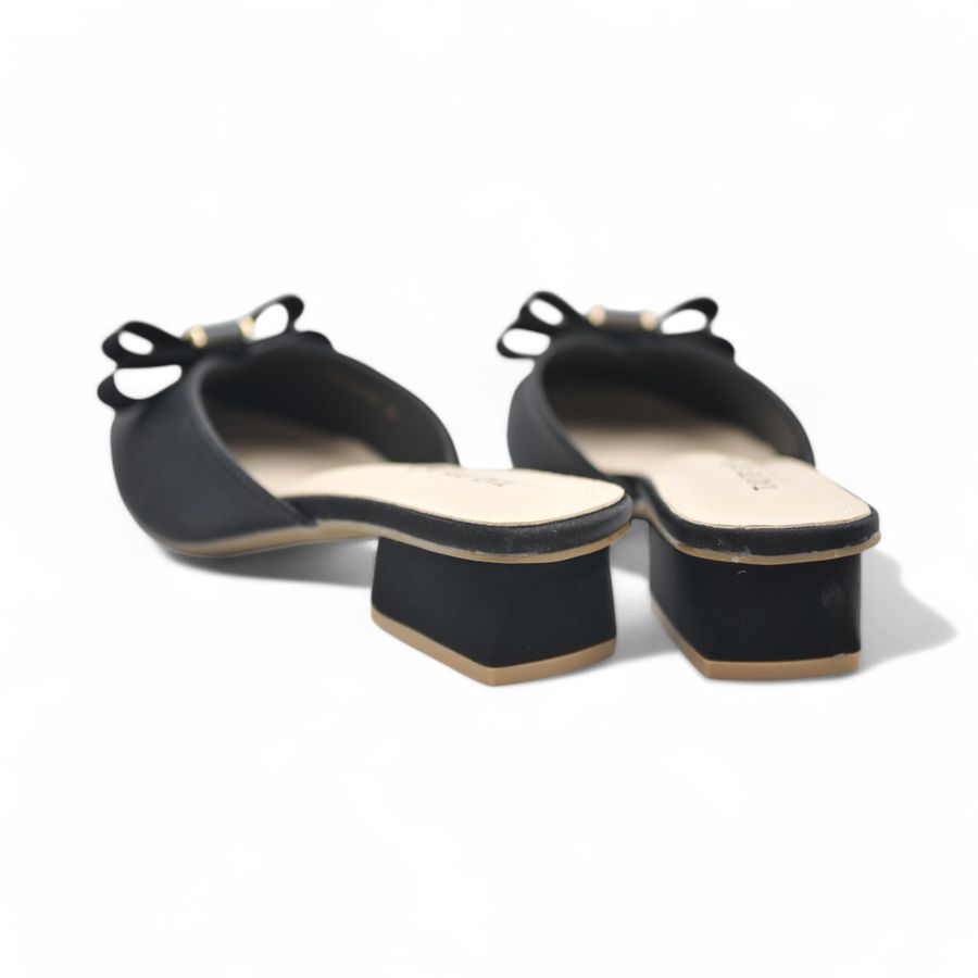 Giày Sục Nữ TGG 8338-92 Màu Đen Da Lụa Size 36
