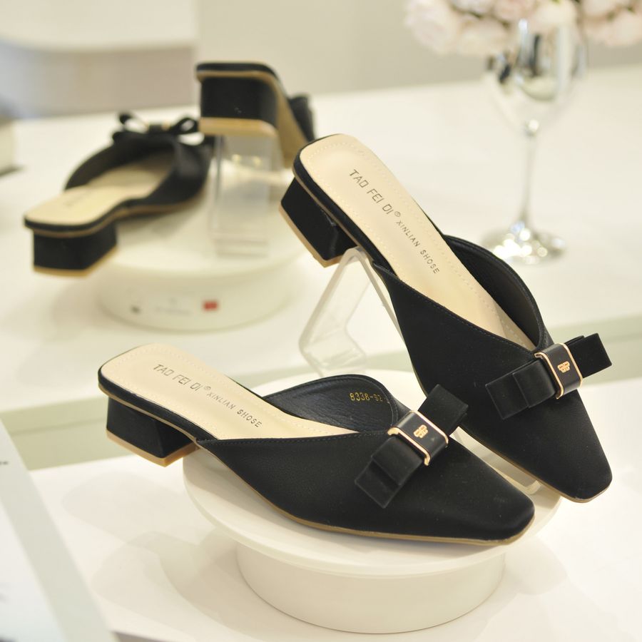 Giày Sục Nữ TGG 8338-92 Màu Đen Da Lụa Size 36