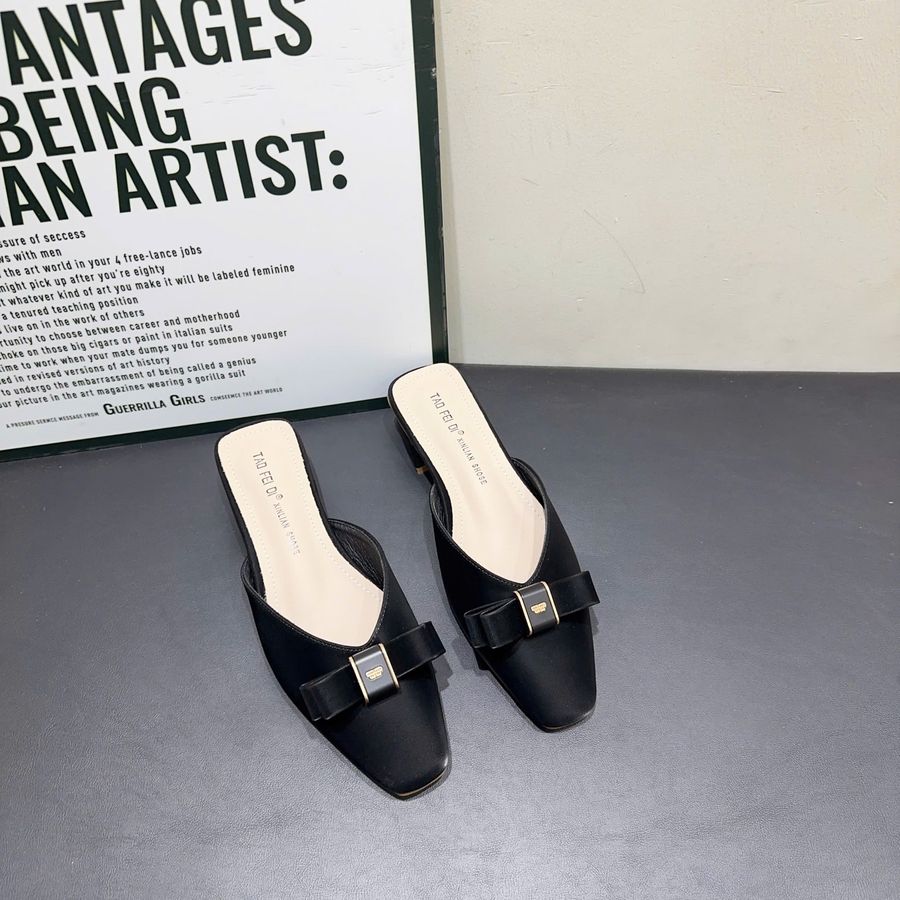 Giày Sục Nữ TGG 8338-92 Màu Đen Da Lụa Size 36