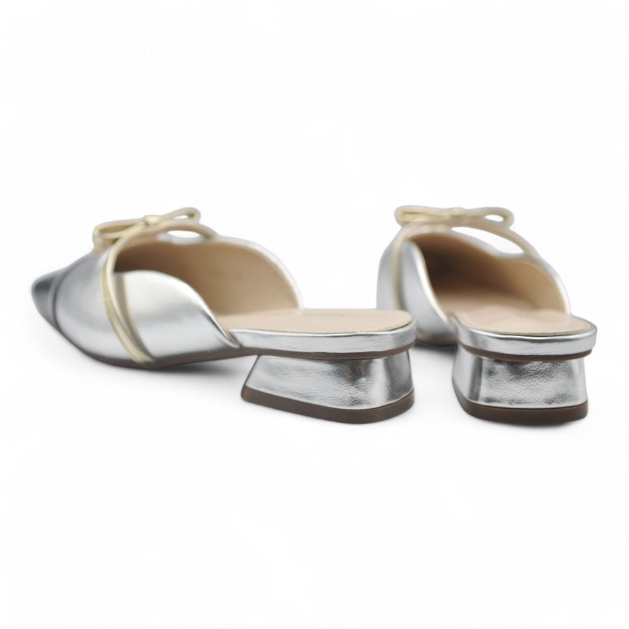 Giày Sục Nữ TGG D1803 Màu Bạc Da Mềm Size 38