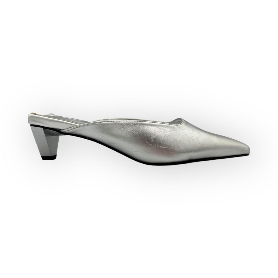 Giày Sục Nữ TGG D298-1 Màu Bạc Da Mềm Size 35
