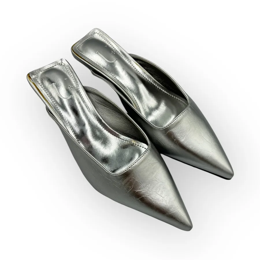 Giày Sục Nữ TGG D298-1 Màu Bạc Da Mềm Size 38