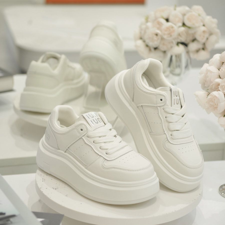 Giày Thể Thao Nữ TGG 8701 Màu Trắng Da Mềm Size 38