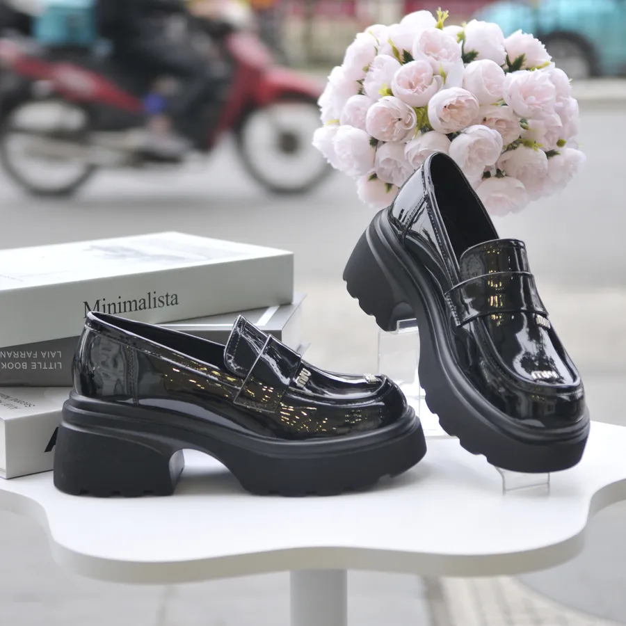 Giày Búp Bê Nữ TGG 1127-1 Da Bóng Màu Đen Size 38