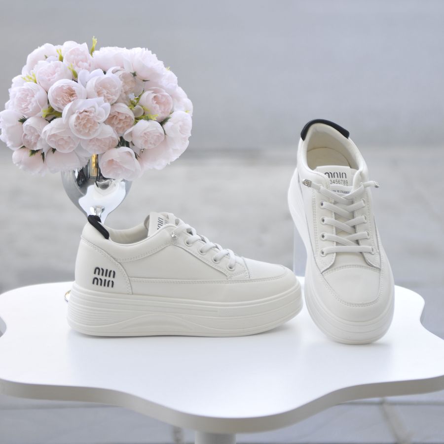 Giày Thể Thao Nữ TGG 8813 Trắng Phối Đen Size 38