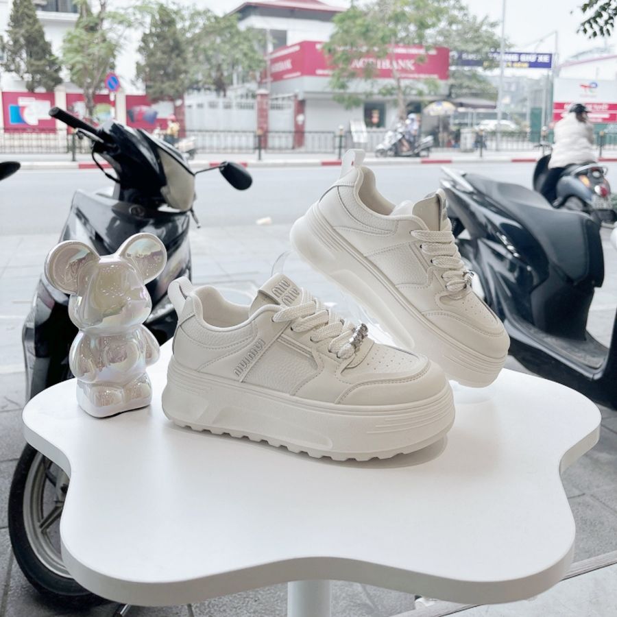 Giày Thể Thao Nữ TGG K833 Màu Trắng Da Mềm Size 38