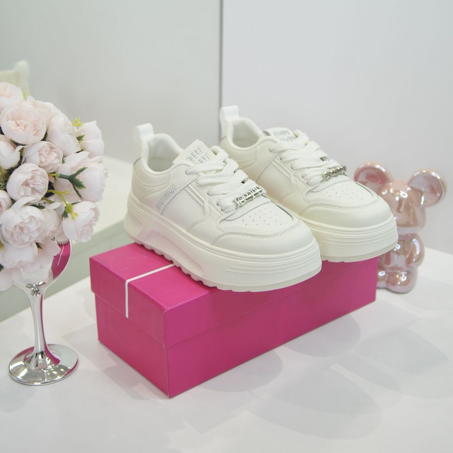 Giày Thể Thao Nữ TGG K833 Màu Trắng Da Mềm Size 38