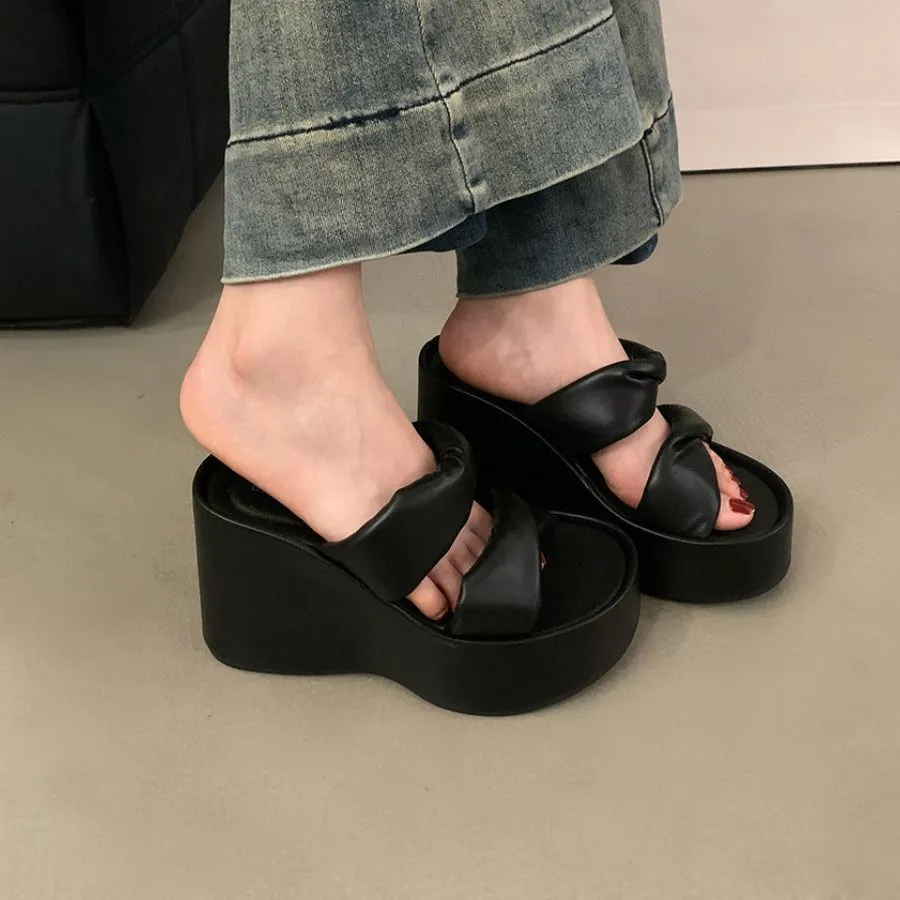 Dép Quai Ngang Nữ TGG UN9825-7 Màu Đen Da Mềm Size 35