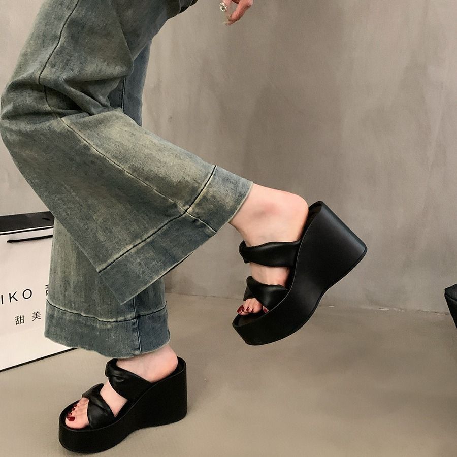 Dép Quai Ngang Nữ TGG UN9825-7 Màu Đen Da Mềm Size 37