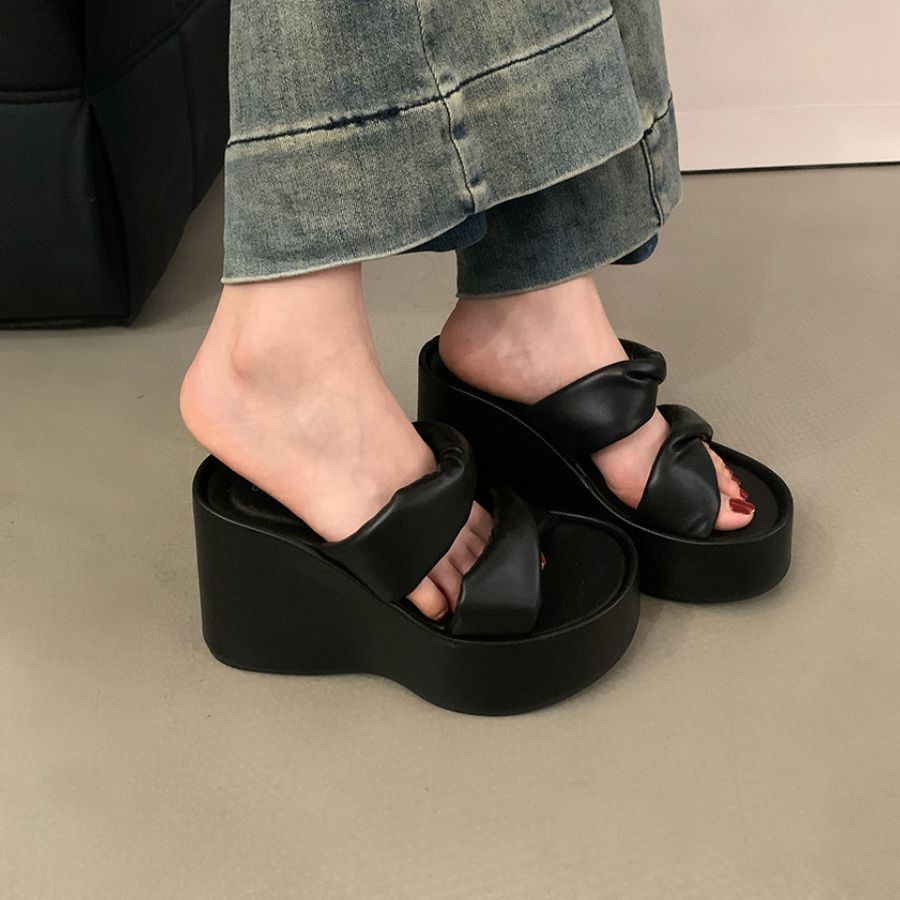 Dép Quai Ngang Nữ TGG UN9825-7 Màu Đen Da Mềm Size 37