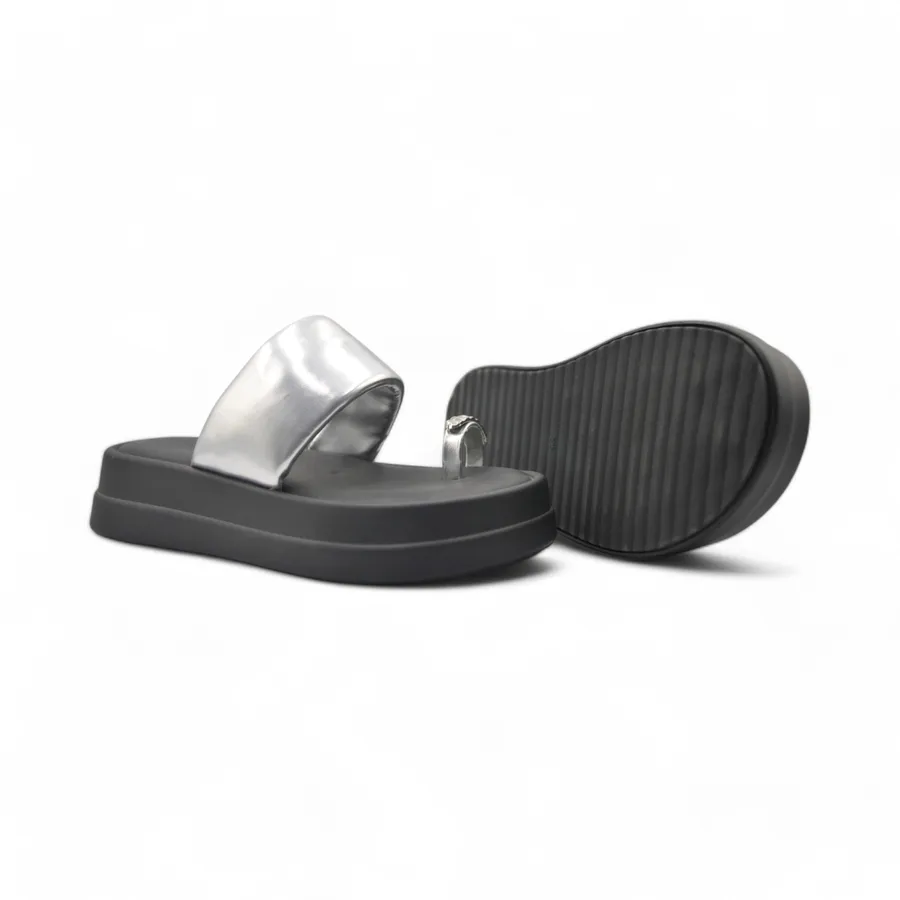 Dép Xỏ Ngón Nữ TGG A518-1 Màu Bạc Da Bóng Size 35