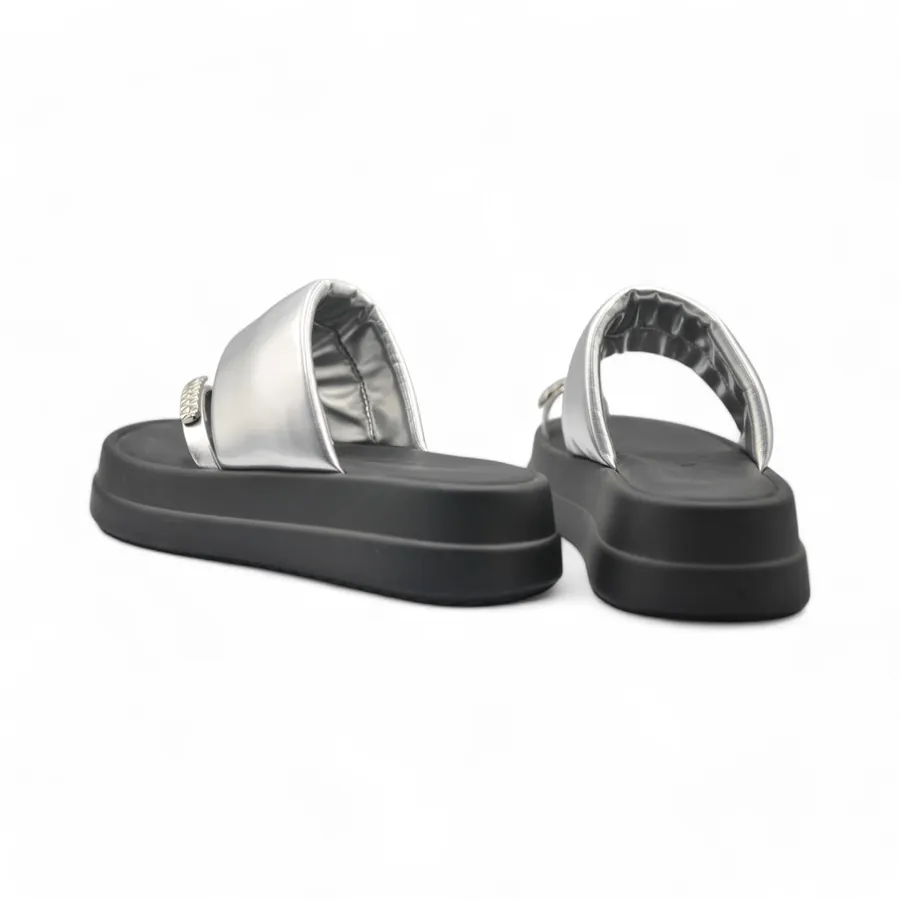 Dép Xỏ Ngón Nữ TGG A518-1 Màu Bạc Da Bóng Size 35