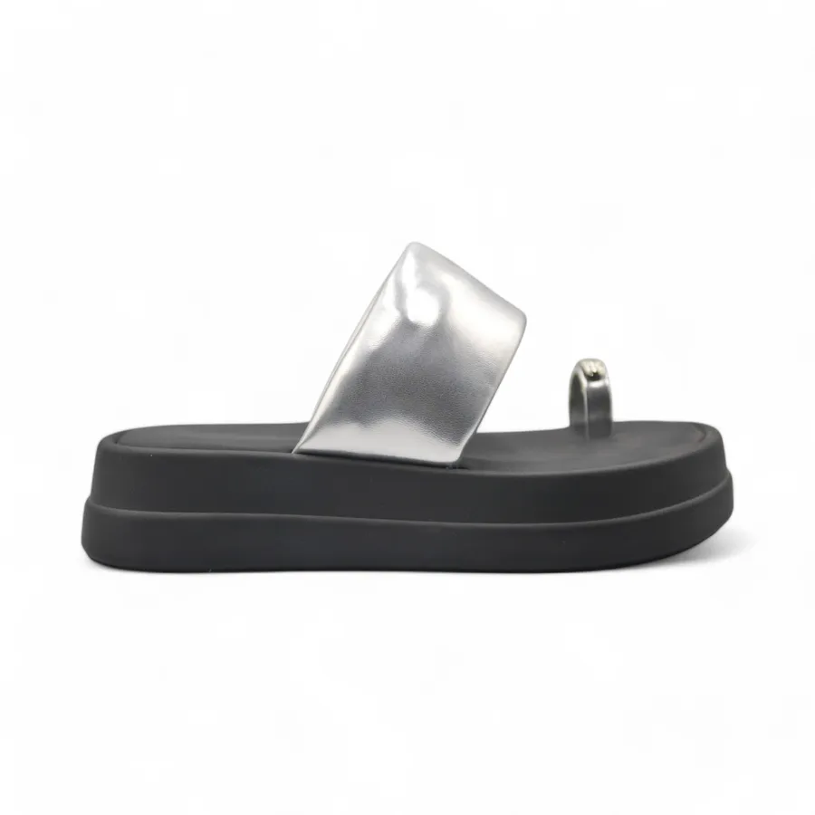 Dép Xỏ Ngón Nữ TGG A518-1 Màu Bạc Da Bóng Size 35