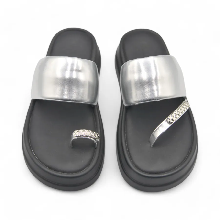 Dép Xỏ Ngón Nữ TGG A518-1 Màu Bạc Da Bóng Size 35