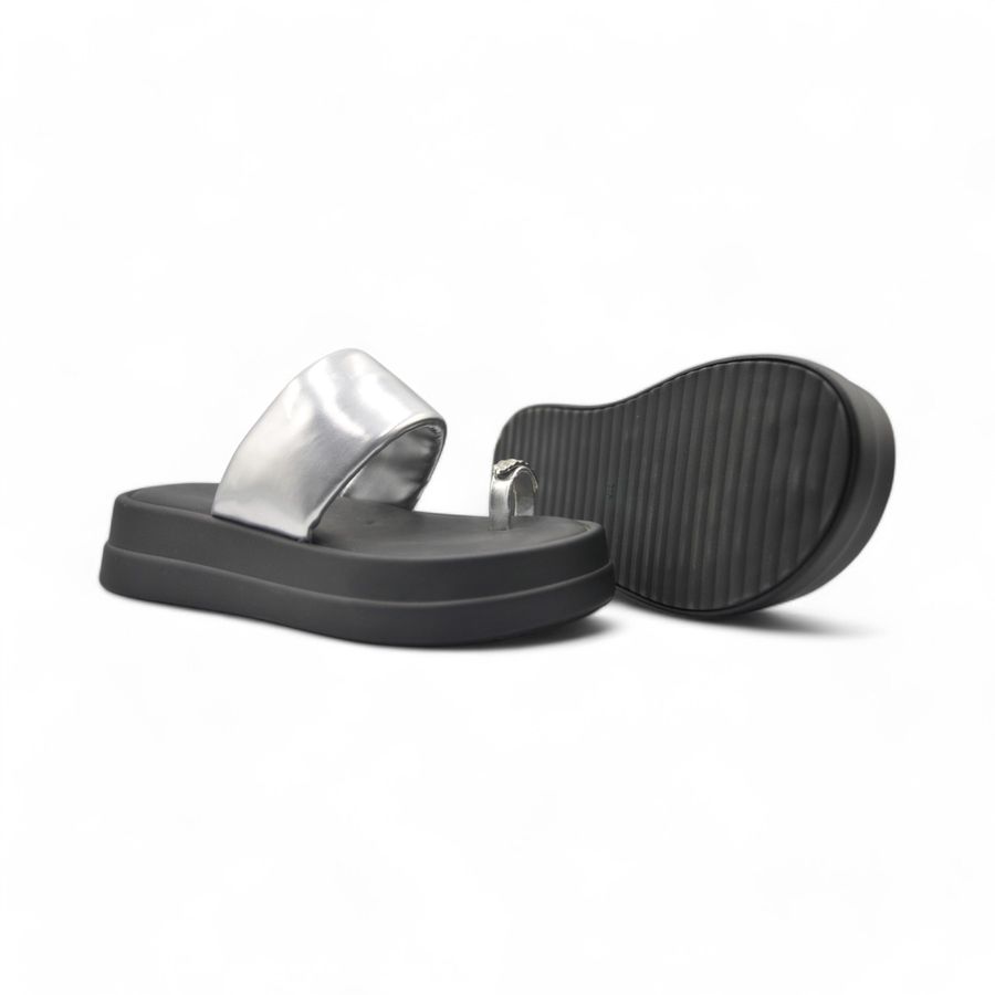 Dép Xỏ Ngón Nữ TGG A518-1 Màu Bạc Da Bóng Size 37