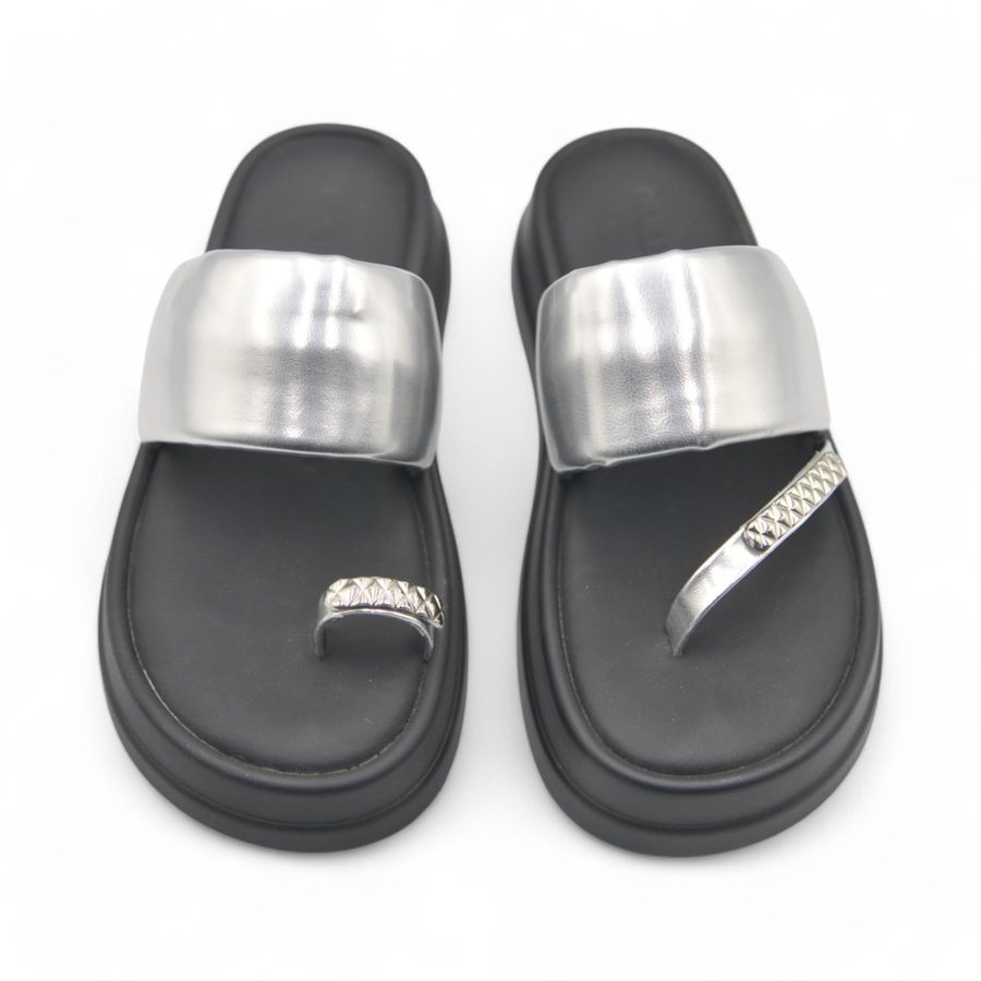 Dép Xỏ Ngón Nữ TGG A518-1 Màu Bạc Da Bóng Size 37
