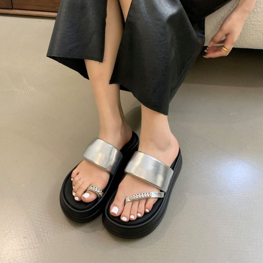 Dép Xỏ Ngón Nữ TGG A518-1 Màu Bạc Da Bóng Size 37